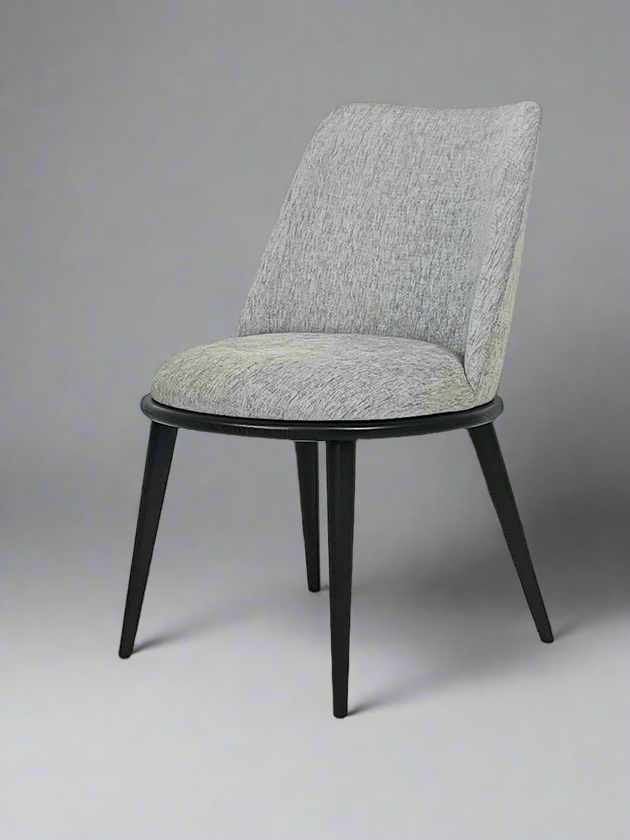 Leonardo Chair — Elegant Ergonomic Seating